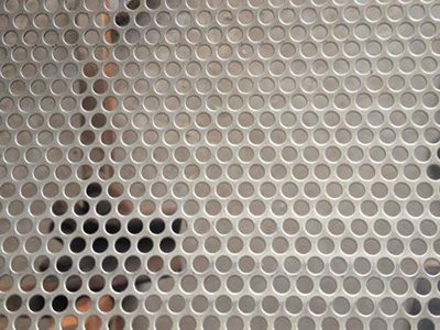 圓孔不銹鋼沖孔板安裝的防位移措施